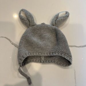 Cute baby hats - 0-6 months, small size.
